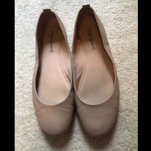 Easy Spirit tan nude flats dress shoes